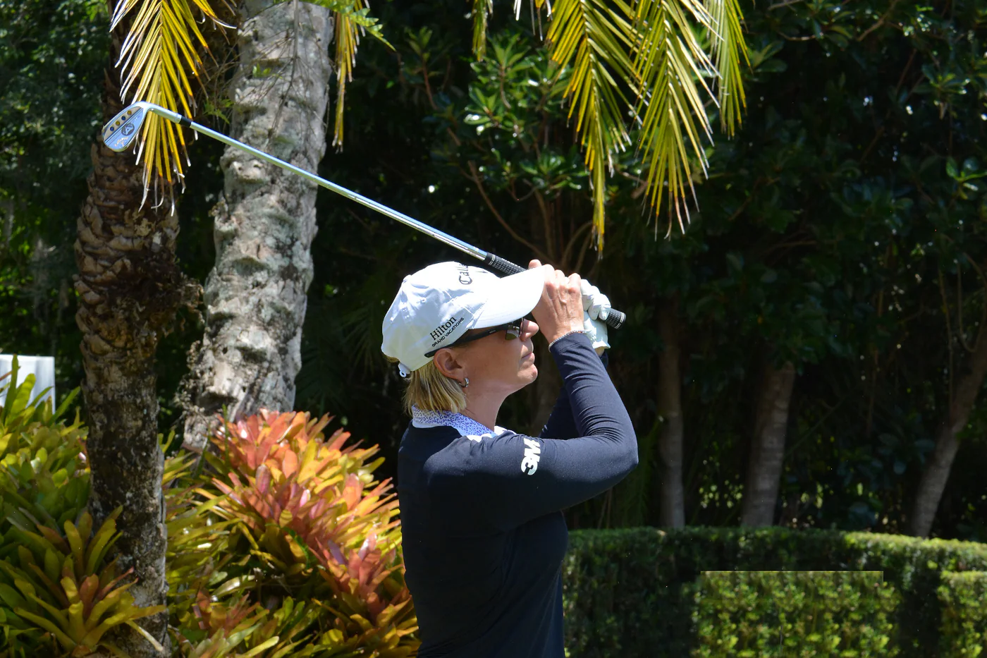Annika Sörenstam golfing